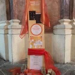 Auch die kfb-Frauen in Pöllau setzen in ihrer Gemeinde ein Zeichen gegen Gewalt an Frauen