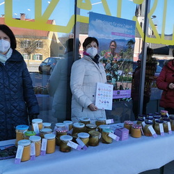 Suppe im Glas gab es auch vor dem Unimarkt in Weisskirchen.