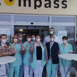 Für die kfb_ rechts: Leiterin Andrea Krankenedl; links: Rosi Neuherz; nicht am Bild Andrea Schwarz