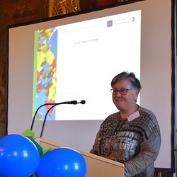 Helene Neuherz berichtet über die Finanzen.