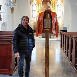 Unser Geistlicher Assistent und Pfarrer von Obdach, Heimo Schäfmann, öffnete die Kirchtore für eine unserer Frauenfiguren ...