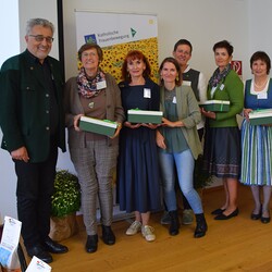 KA Präsident Andreas Gjecaj spricht Dank und Wertschätzung für das langjährige Engagement der Frauen in der kfb-Diözesanleitung