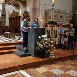 Mit viel Achtsamkeit für uns Frauen und mit Fokus auf eine geschlechtersensible Sprache - die Vielfalt ausdrückt - wurde der Gottesdienst von Elisabeth Lienhart & Rosemarie Leitner vorbereitet.