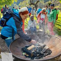 Weihrauchritual in der Natur