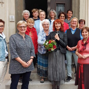 Die kfb-Diözesanleitung & kfb-Frauen aus St. Johann freuen sich für und mit Lydia