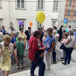 ...angeregten Gesprächen am Domplatz.